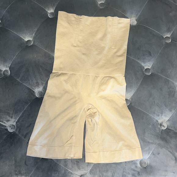 Shapewear - Picture 2 of 3